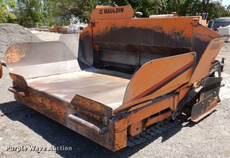 image for item DK0482 1998 Mauldin 690E  paver
