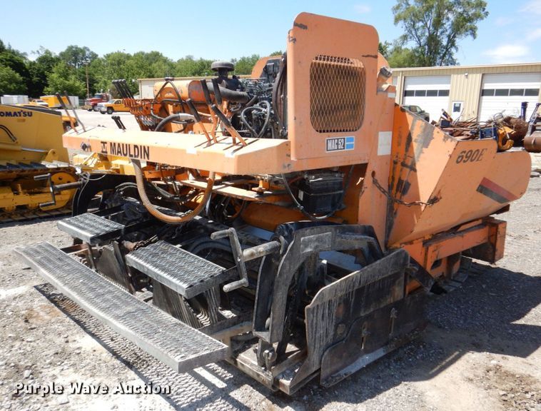 image for item DK0482 1998 Mauldin 690E  paver