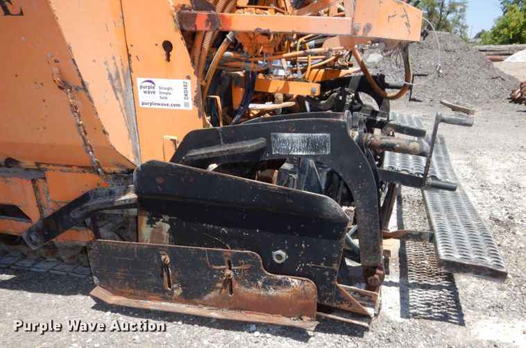 image for item DK0482 1998 Mauldin 690E  paver