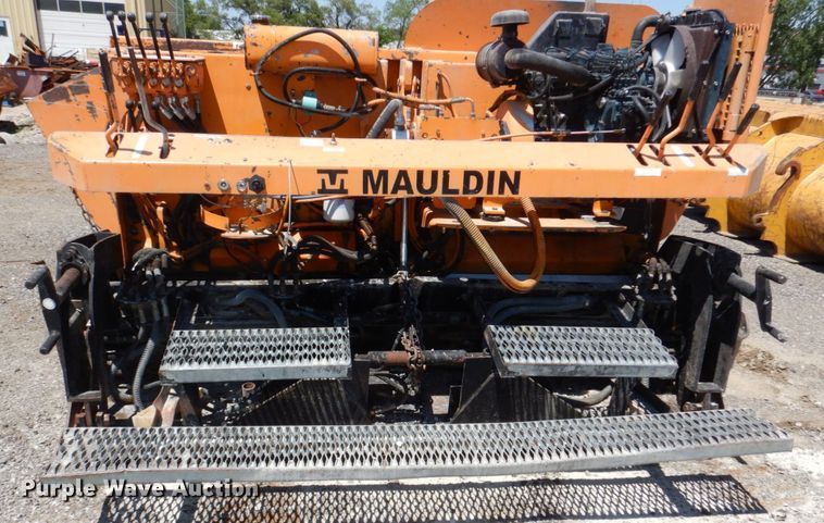 image for item DK0482 1998 Mauldin 690E  paver