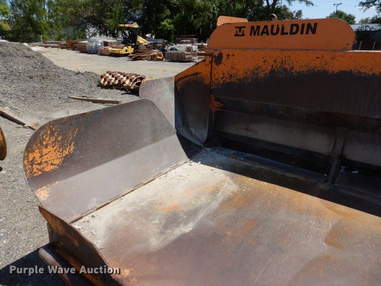 image for item DK0482 1998 Mauldin 690E  paver