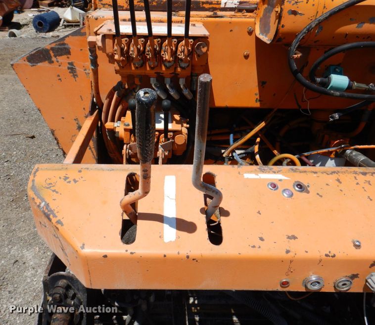 image for item DK0482 1998 Mauldin 690E  paver