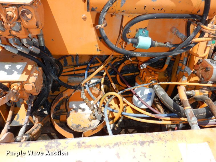 image for item DK0482 1998 Mauldin 690E  paver