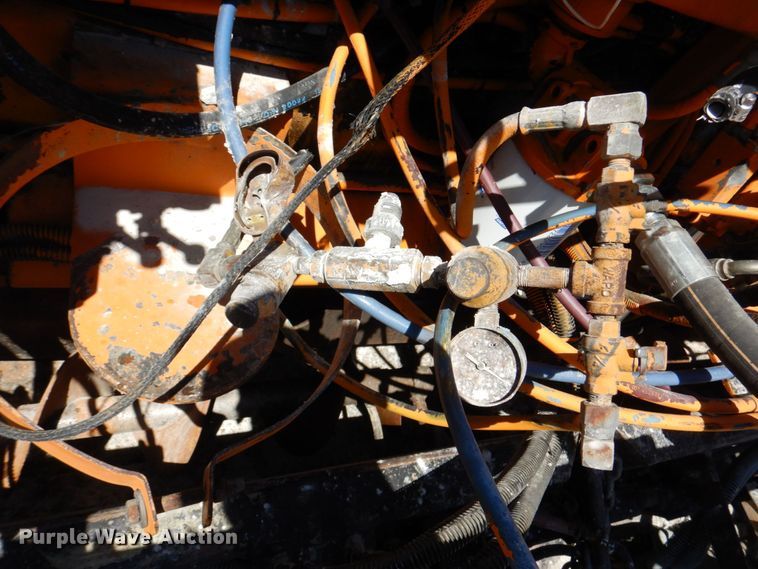 image for item DK0482 1998 Mauldin 690E  paver