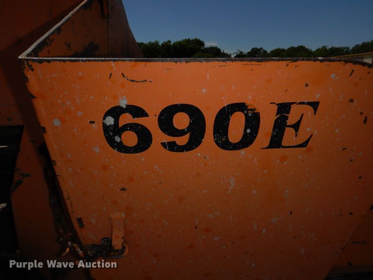 image for item DK0482 1998 Mauldin 690E  paver