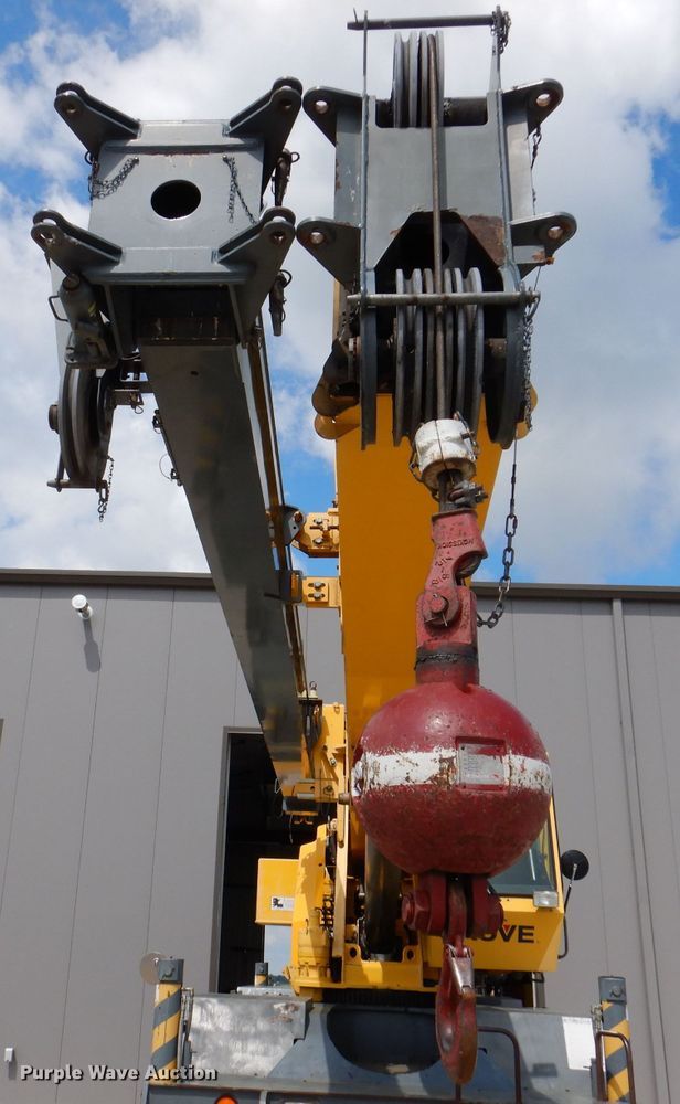 image for item DK2004 2003 Grove RT 530E  crane