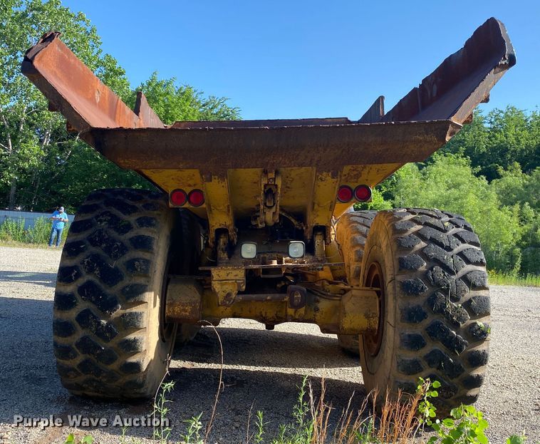 image for item DM4165 Caterpillar D400D  haul truck