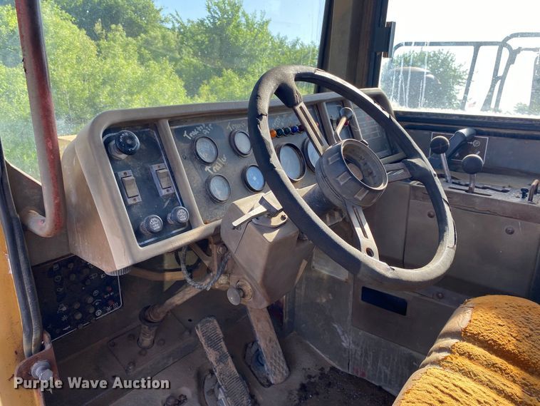 image for item DM4165 Caterpillar D400D  haul truck