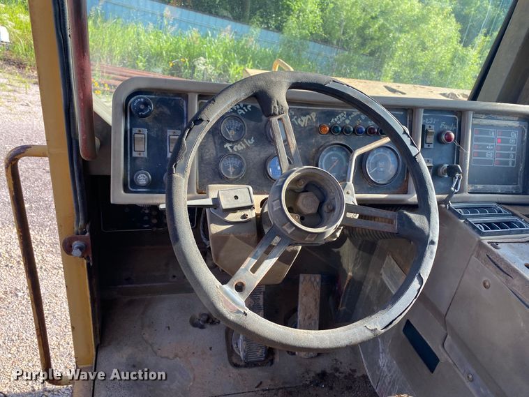 image for item DM4165 Caterpillar D400D  haul truck