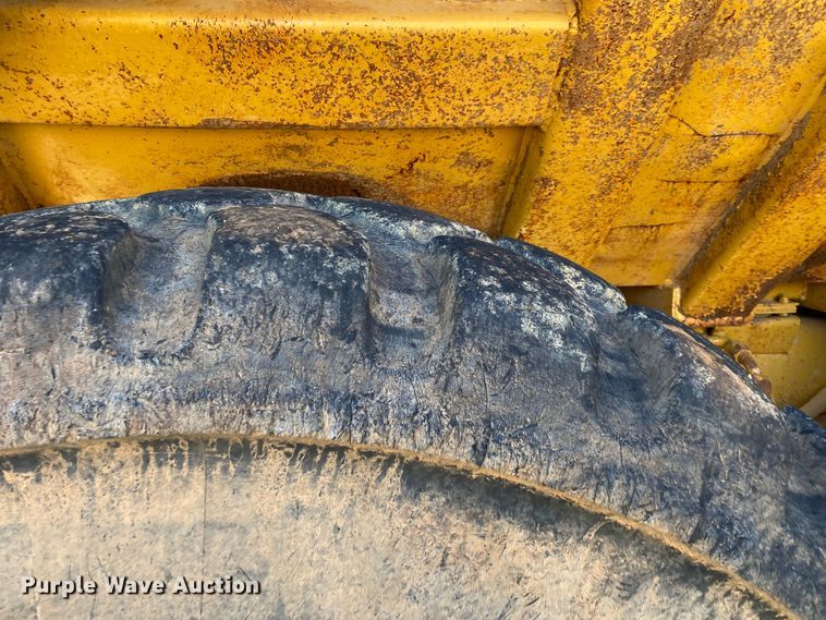 image for item DM4165 Caterpillar D400D  haul truck