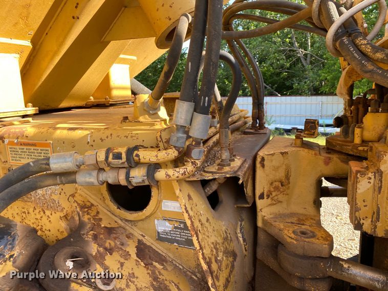 image for item DM4166 1994 Caterpillar D400D  haul truck