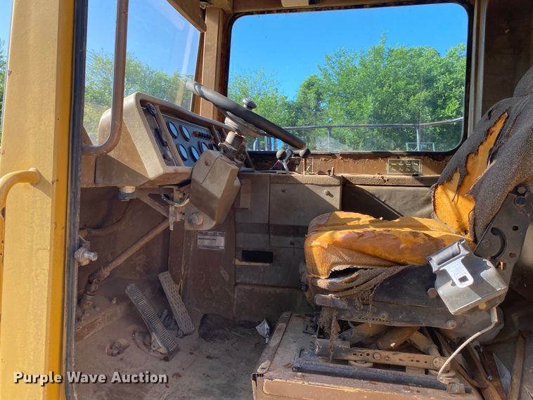 image for item DM4166 1994 Caterpillar D400D  haul truck