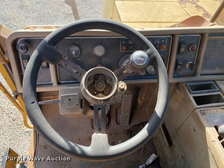 image for item DM4166 1994 Caterpillar D400D  haul truck