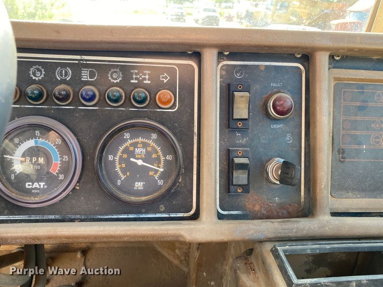 image for item DM4166 1994 Caterpillar D400D  haul truck