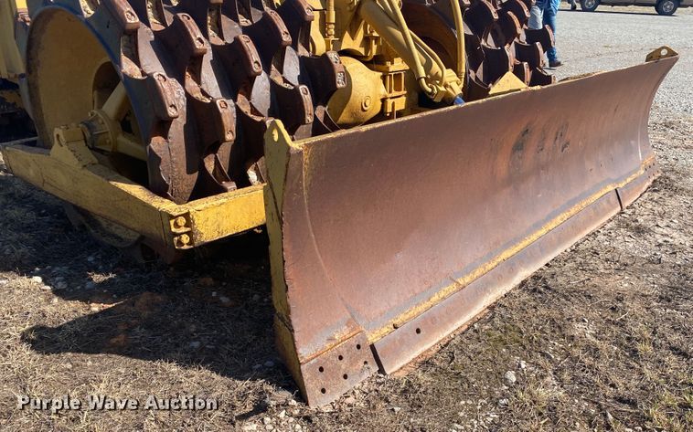 image for item DM4167 1973 Caterpillar 815  soil compactor