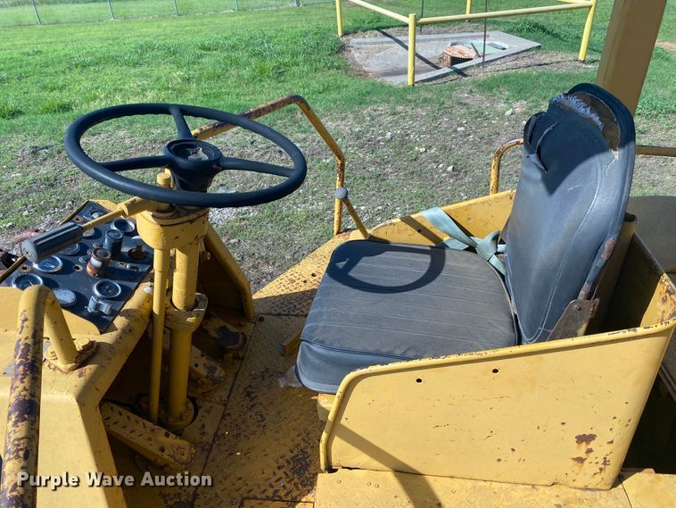 image for item DM4167 1973 Caterpillar 815  soil compactor