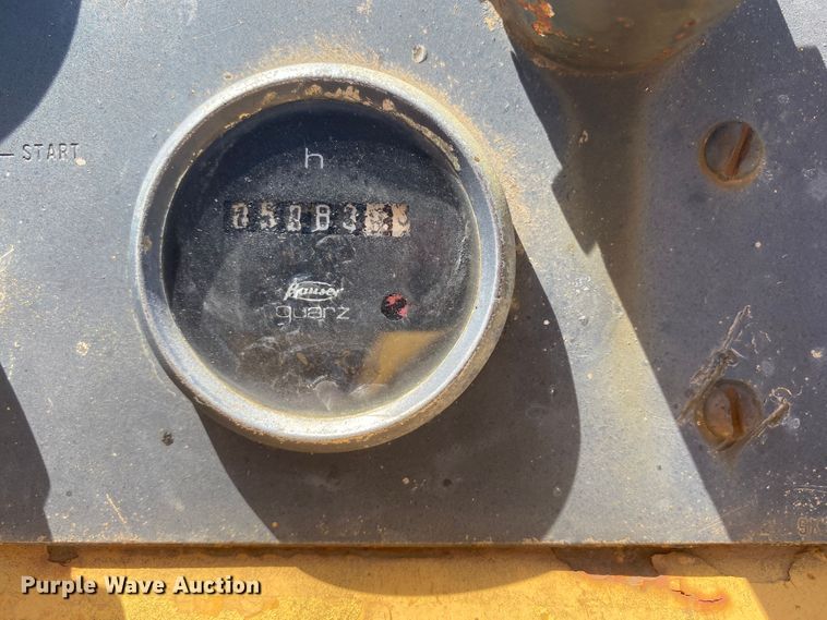 image for item DM4167 1973 Caterpillar 815  soil compactor