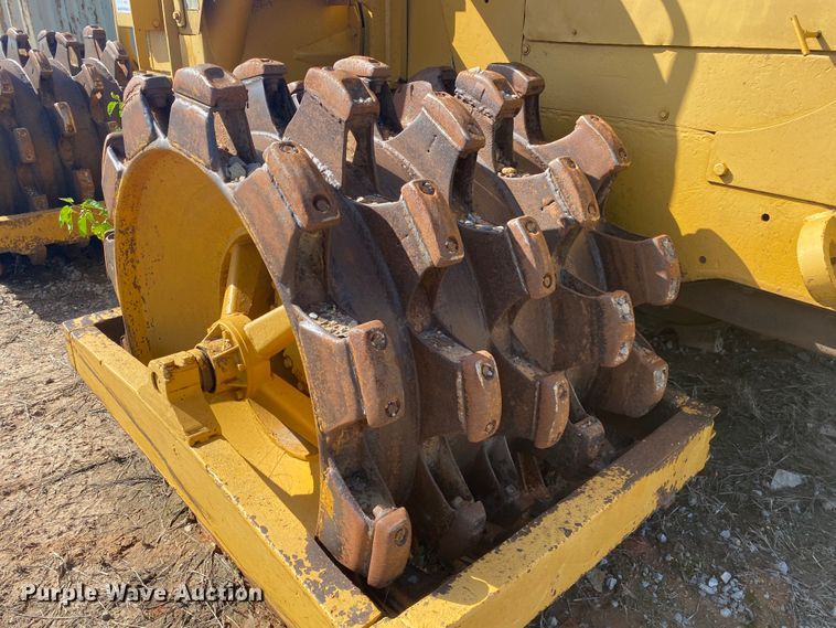 image for item DM4167 1973 Caterpillar 815  soil compactor