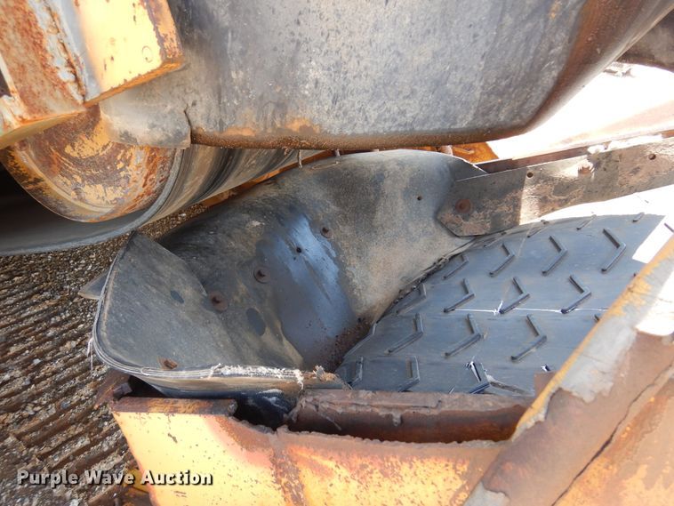 image for item DN0344 1986 Caterpillar TR-225B  asphalt trimmer