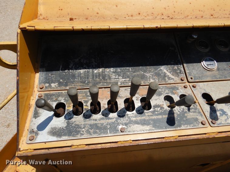 image for item DN0344 1986 Caterpillar TR-225B  asphalt trimmer