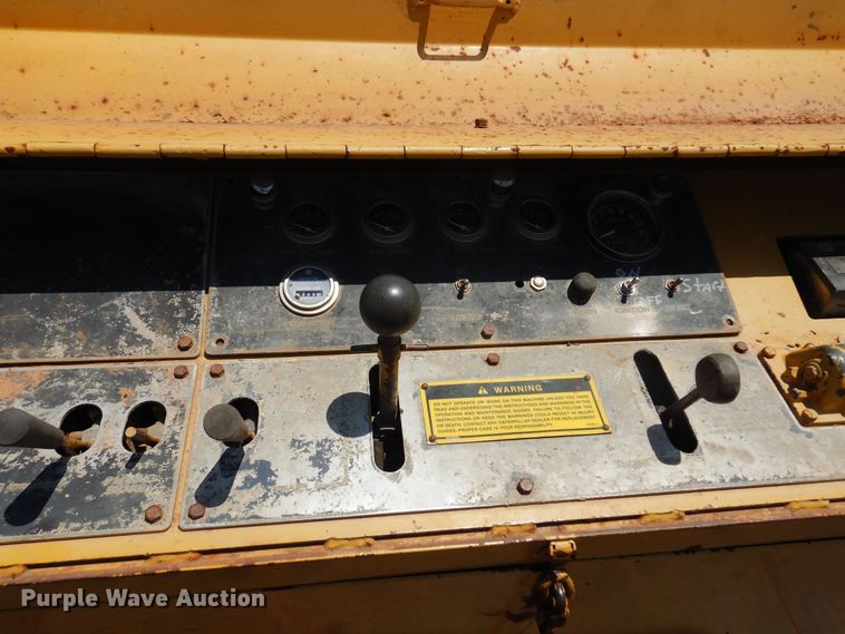 image for item DN0344 1986 Caterpillar TR-225B  asphalt trimmer