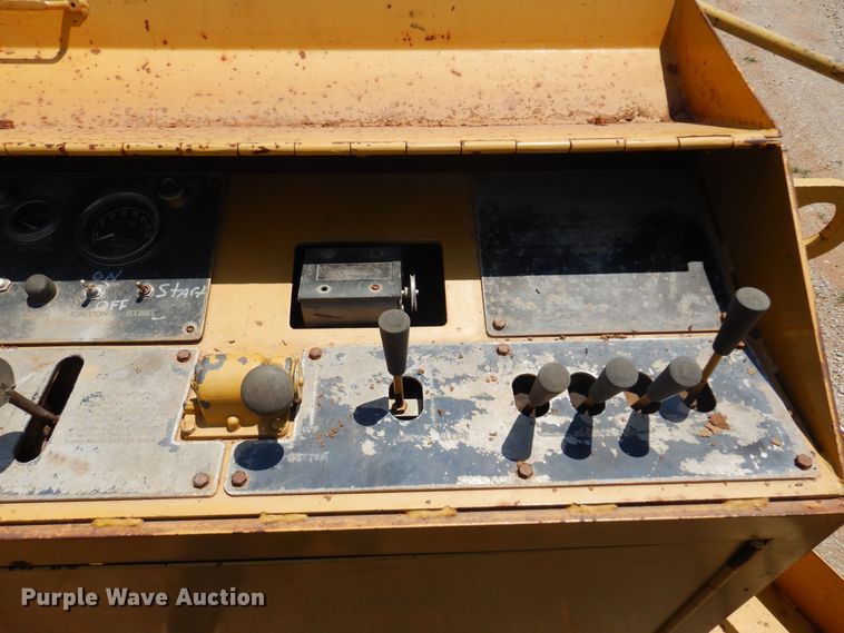 image for item DN0344 1986 Caterpillar TR-225B  asphalt trimmer