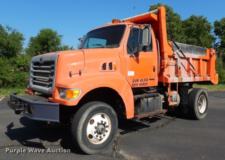 image for item DN1593 2002 Sterling LT9511  dump truck