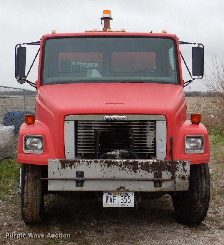 image for item DN7371 1999 Freightliner FL70  tank truck