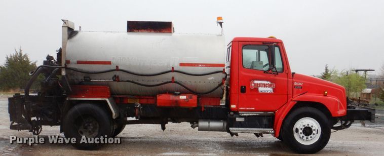 image for item DN7371 1999 Freightliner FL70  tank truck