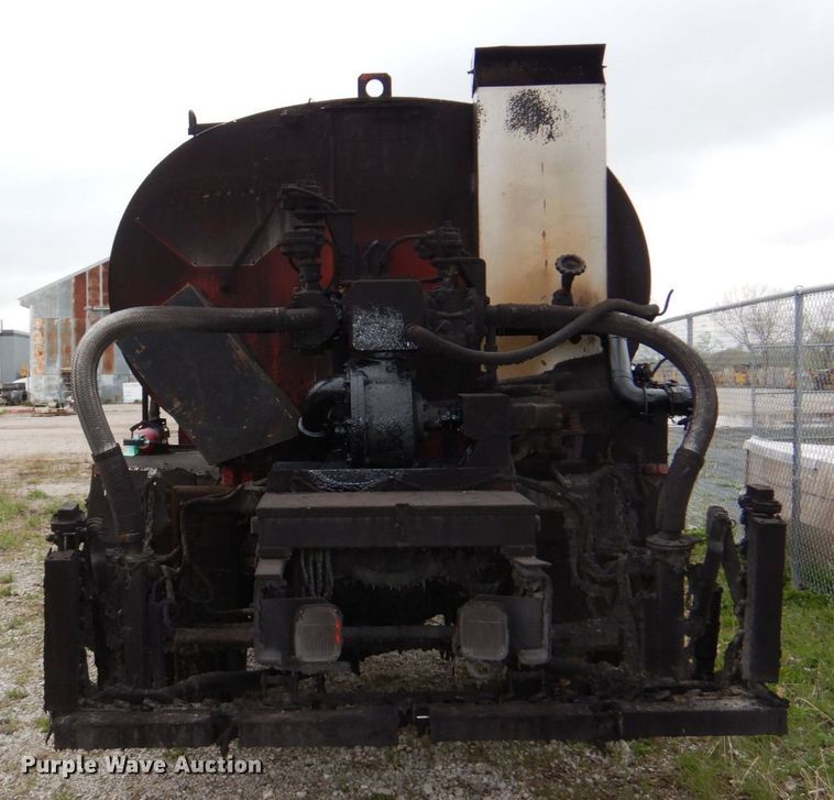 image for item DN7371 1999 Freightliner FL70  tank truck