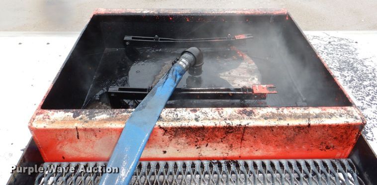 image for item DN7371 1999 Freightliner FL70  tank truck