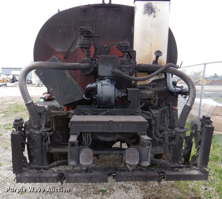 image for item DN7371 1999 Freightliner FL70  tank truck