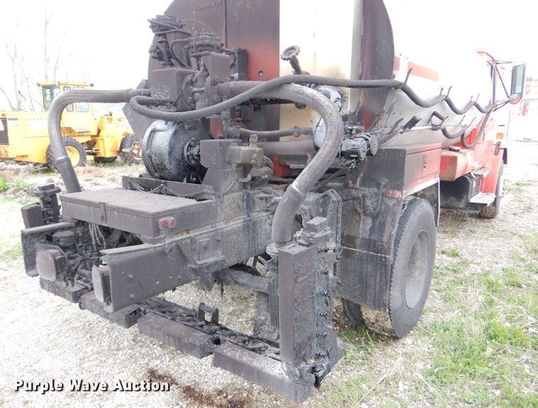 image for item DN7371 1999 Freightliner FL70  tank truck