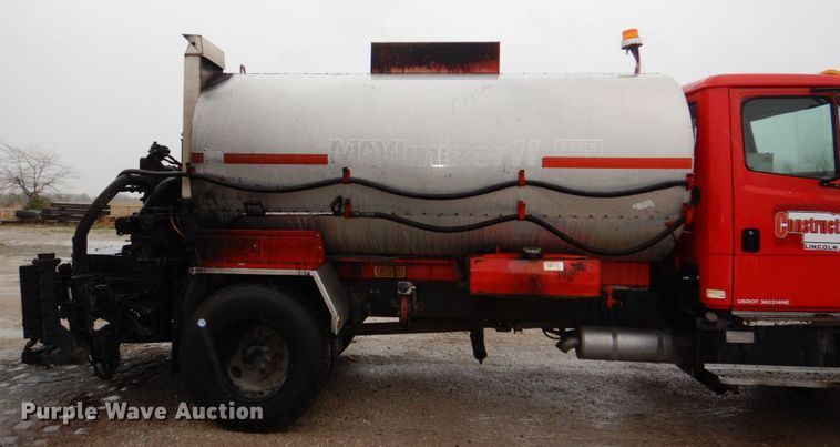 image for item DN7371 1999 Freightliner FL70  tank truck
