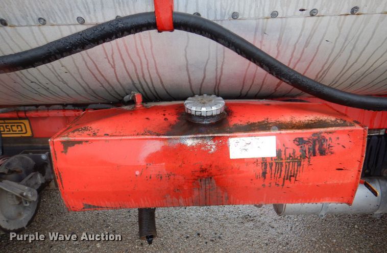 image for item DN7371 1999 Freightliner FL70  tank truck