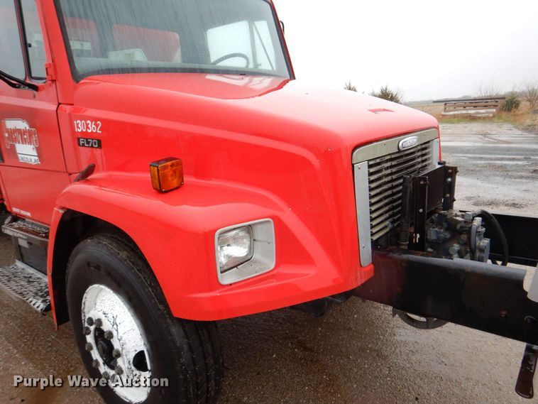 image for item DN7371 1999 Freightliner FL70  tank truck