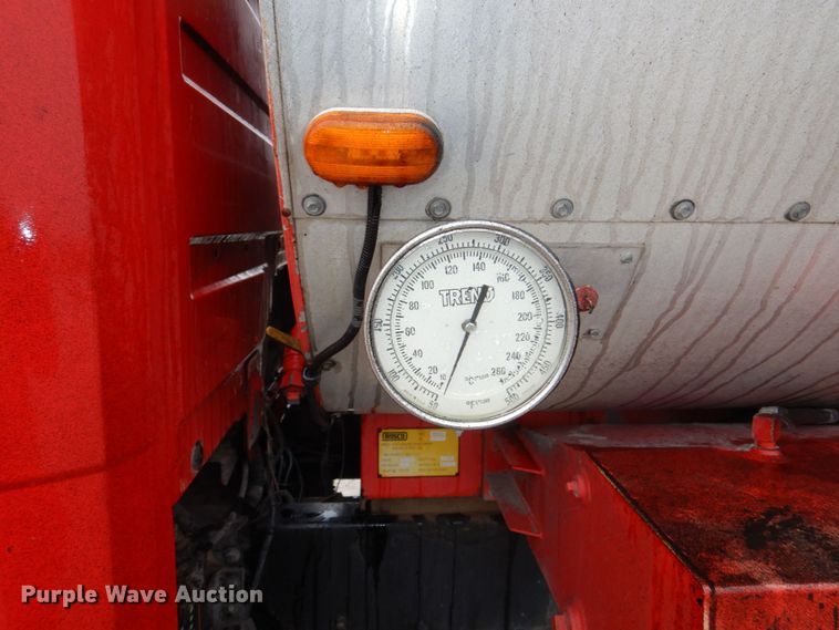 image for item DN7371 1999 Freightliner FL70  tank truck