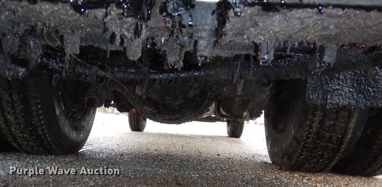 image for item DN7371 1999 Freightliner FL70  tank truck