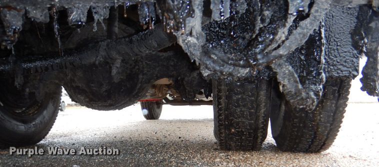 image for item DN7371 1999 Freightliner FL70  tank truck