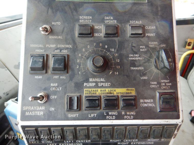 image for item DN7371 1999 Freightliner FL70  tank truck