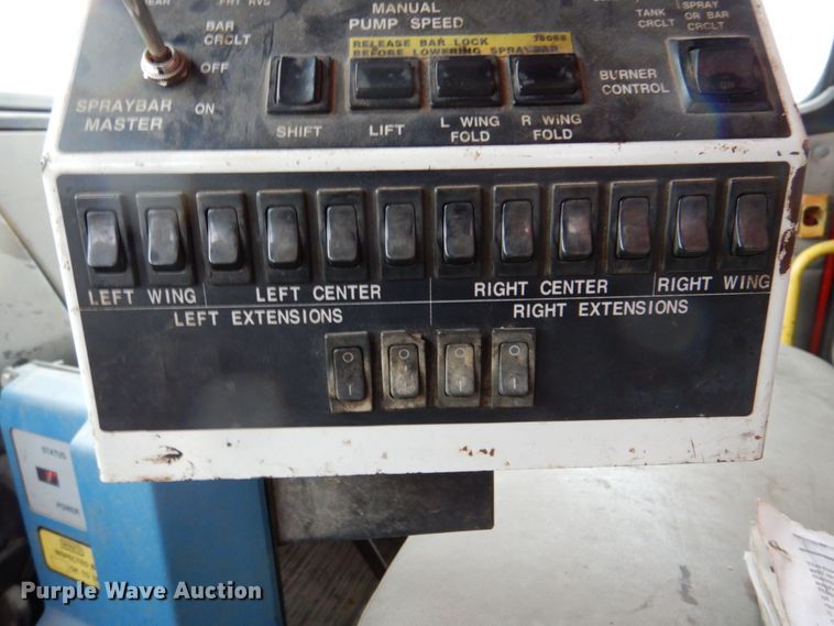 image for item DN7371 1999 Freightliner FL70  tank truck