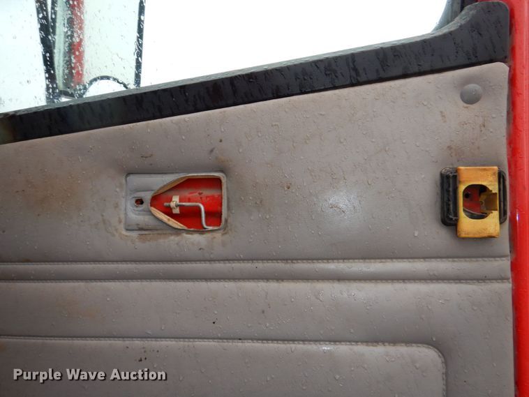 image for item DN7371 1999 Freightliner FL70  tank truck