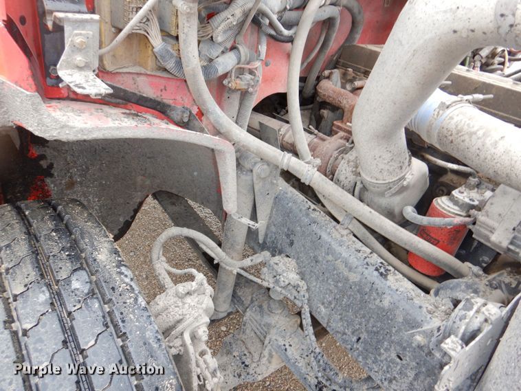 image for item DN7371 1999 Freightliner FL70  tank truck