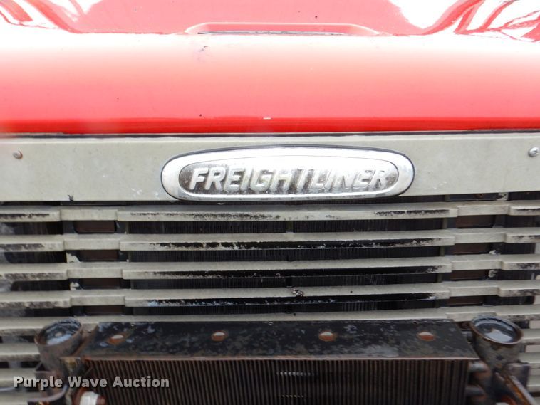 image for item DN7371 1999 Freightliner FL70  tank truck