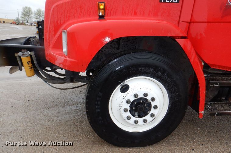 image for item DN7371 1999 Freightliner FL70  tank truck