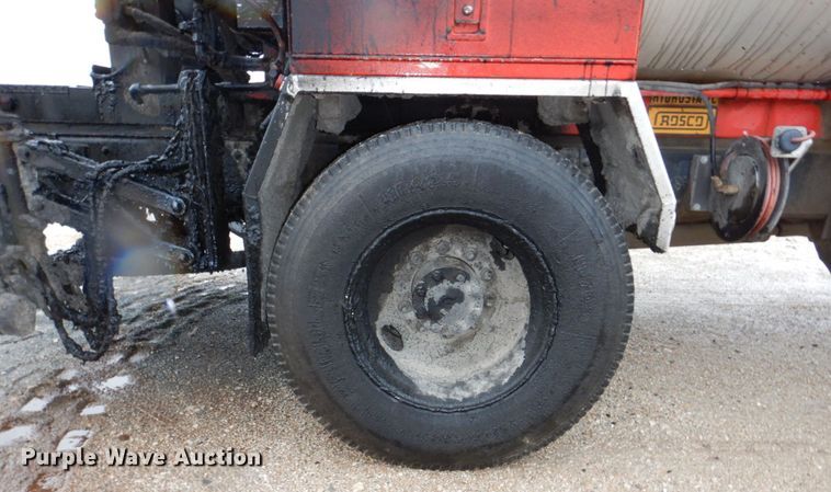 image for item DN7371 1999 Freightliner FL70  tank truck