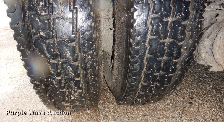 image for item DN7371 1999 Freightliner FL70  tank truck