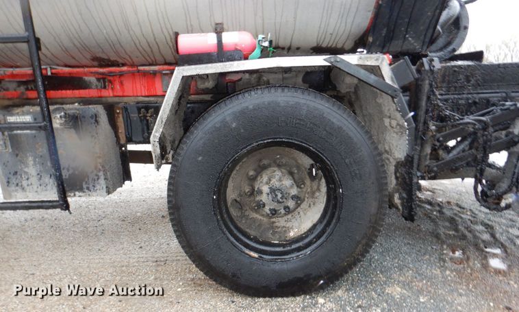 image for item DN7371 1999 Freightliner FL70  tank truck