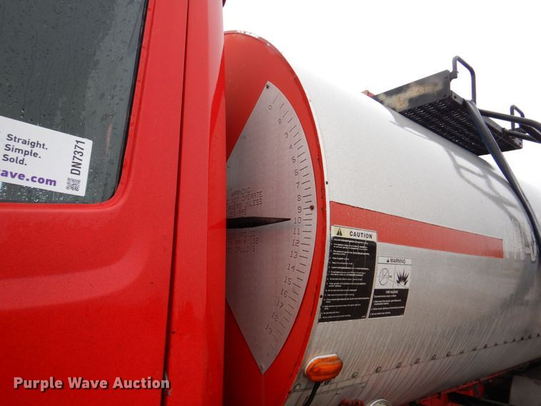 image for item DN7371 1999 Freightliner FL70  tank truck