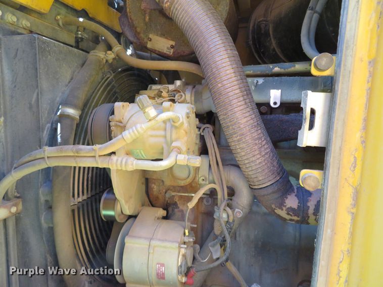 image for item DN7990 2004 John Deere 655C  track loader